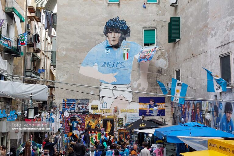 Quartieri Spagnoli Napoli i murales di Maradona